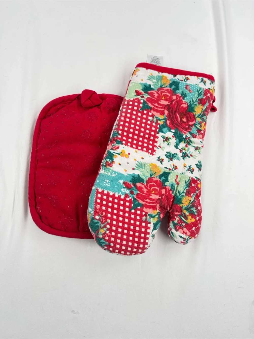 The Pioneer Woman Red Green Floral Barn Oven Mitt & Pot Holder Set